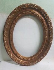 CORNICE OVALE ORO LAVORATA MIS.INTERNA 40X50 ESTERNA 56X66 CM FAO 035..