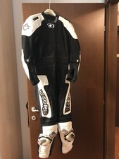 Tuta integrale in pelle  per moto taglia 42, in ottime condizioni.