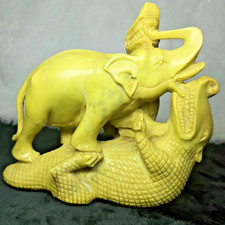 Una bellissima pietra verde naturale fatta a mano ELEFANTE E COCCODRILLO 6"...