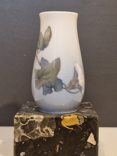 Bing grondahl vase rare - &,