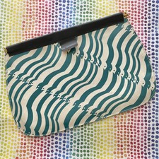 MARNI Clutch - Borsa piatta XL con motivo a righe verde astratto audace uomo donna