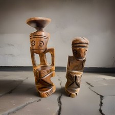 Unico uomo tribale intagliato