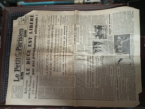 Vecchio foglio giornale - foglio,