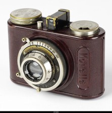 Macchina fotografica Kochmann Korelle K ROSSO 18x24 mm con Zeiss Tessar 2,8/3,5 cm