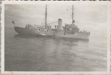 Foto, nave con scialuppa di