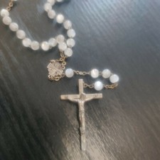 Rosario A Girocollo Bianco. 