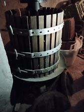 Ottimo Torchio Funzionante di 70 Litri di Capacità per la Produzione del Vino