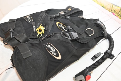 Gilet subacqueo mares vector - -,