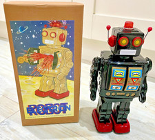 ME100 Robot di latta nero