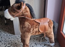 Cavallo a dondolo in piedi