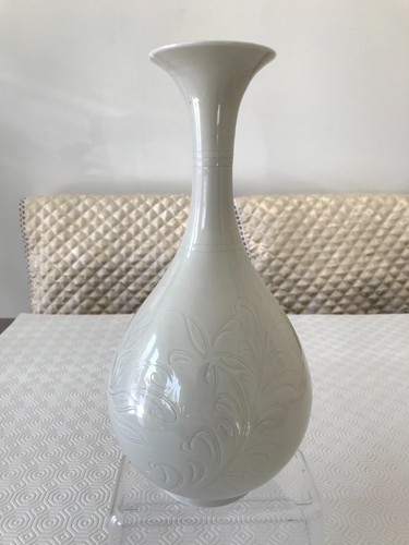 Chinese celadon porcelain - a,