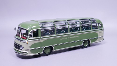 Minichamps 439031081 - 1:43,