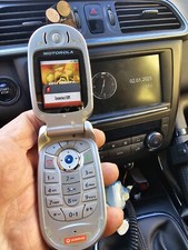 MOTOROLA V525 GSM CON CARICABATTERIA DA AUTO VINTAGE