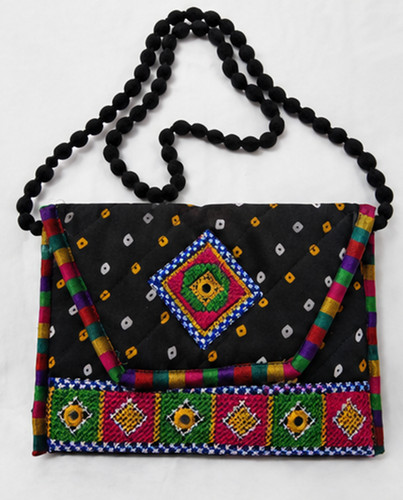 Pochette nera ricamata - , a