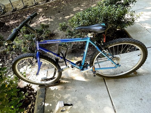 Giant mountain bike boulder - bike-,