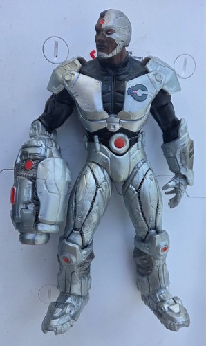 Multiverse mcfarlane cyborg - dc,