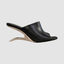 $990 Alexander McQueen sandali