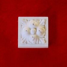 BORCHIA IN GESSO BIANCA , BB 028 9,7x9,7 cm. STUCCHI DECORI ARREDO INTERNO