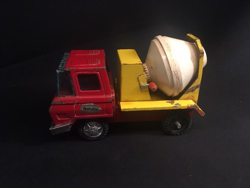 Camion giocattolo miscelatore