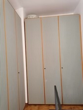 ARMADIO di legno massello con 8 ante rivestite in stoffa all'esterno