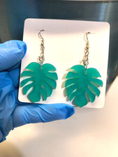 Orecchini verdi acqua pendenti a forma di foglie Monstera teal
