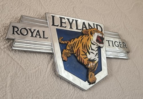 Leyland royal tiger shield - tiger, bus