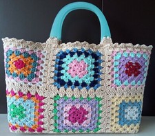 Borsa da donna all'uncinetto , a quadrati lavorati , fatta interamente a mano.