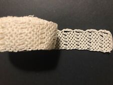 Merletto all'uncinetto fatto a