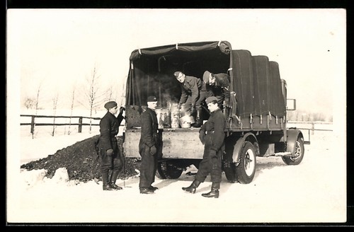 Foto soldati in uniforme - di,
