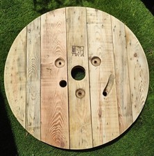 **Tavolo industriale in legno