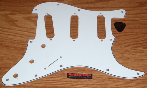 Fender stratocaster pickguard - fender,
