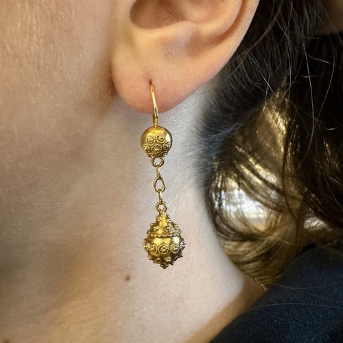 Orecchini pendenti goccia oro