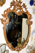 specchiera dorata scolpita su  legno  metà 900   da comò