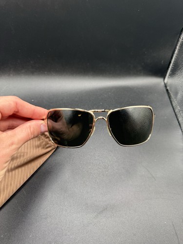 Oakley detenuto lenti oro