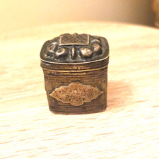 Antica scatola porta