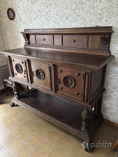 mobili credenza in legno di noce massiccio intarsiato più tavolo, antichi usati