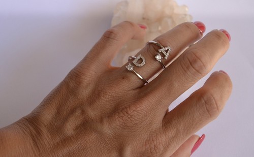 Anello solitario lettera - solitario,