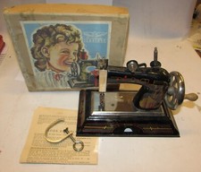 Macchina da cucire giocattolo