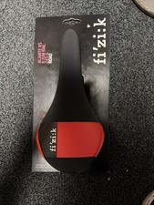 Sella da strada Fizik rossa e
