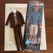 Barbie Ken bambola in smoking