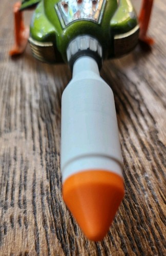 Highres dinky white - dinky, orange