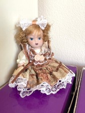 Bambola di porcellana da collezione di Capodimonte con scatola