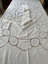 Tovaglia vintage cotone bianco ricamata a mano con inserti uncinetto e 8 tovagl.