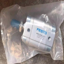 un cilindro pneumatico nuovo