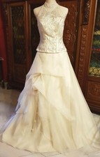 Abito da sposa nuovo.Ricamato.Seta. New wedding dress.Silk. Embroidered.