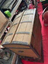 Antico baule da viaggio in