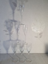 142 - 6 X Flûtes à champagne Veuve Clicquot.