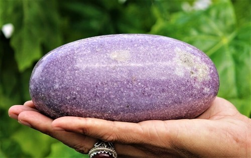 Grande pietra lepidolite