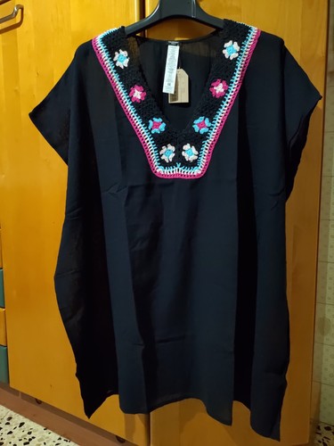 Caftano con scollatura crochet