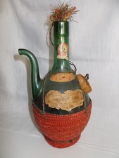 bottiglia VINO CHIANTI SERRISTORI 1967 IN VETRO CON BECCUCCIO E BASE IMPAGLIATA 